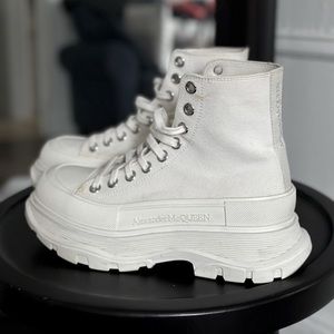 Alexander McQueen Women’s Tread Slick Boot in White